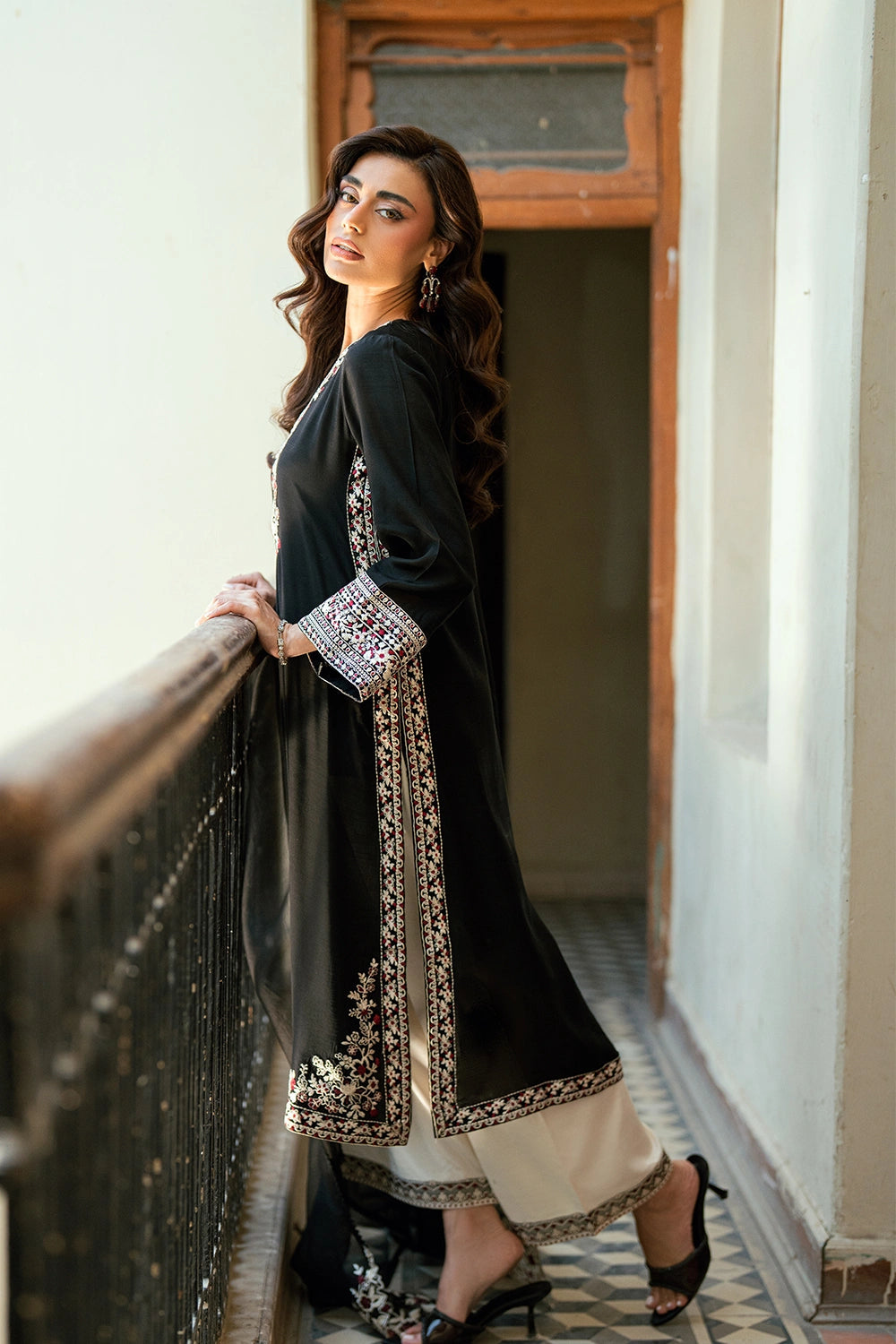 Azure Festive Vogue’26 - Black Swan (3pc)