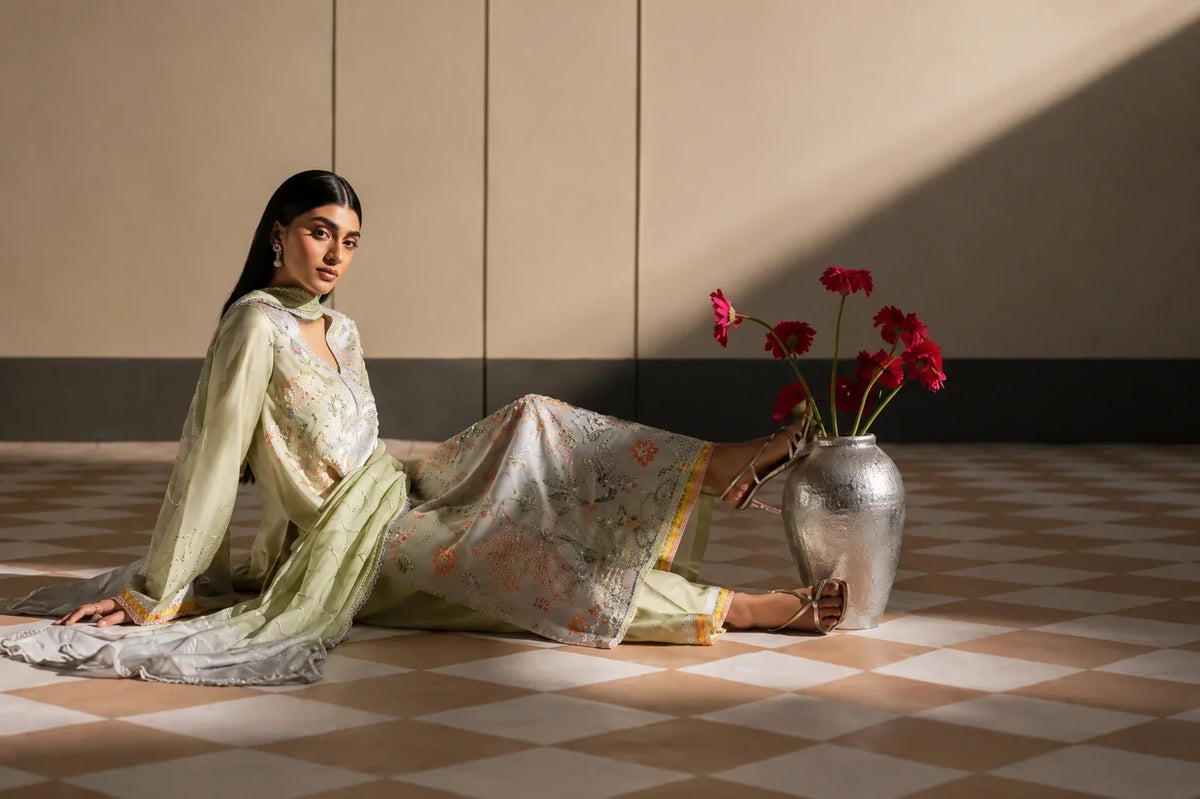 Monochrome Pakistani Dressing: One Colour, Head to Toe