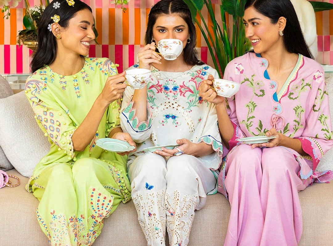 Office-Ready Pakistani Kurtis: Professional Looks for UK Workplaces