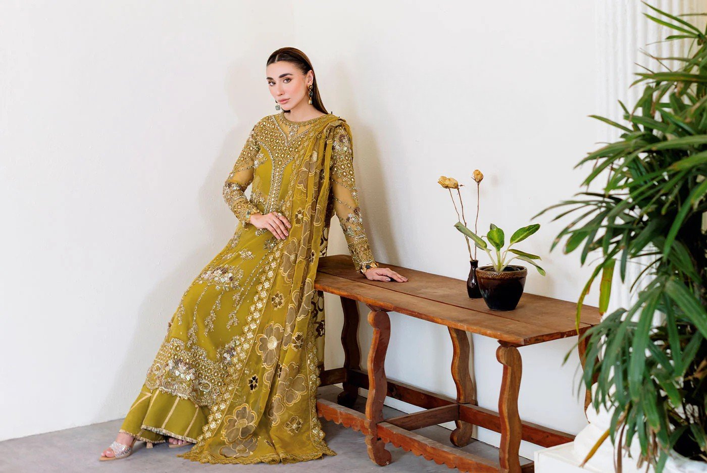 Replica vs. Original: Protecting Yourself from Counterfeit Pakistani Fashion